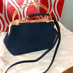 Navy hand/shoulder bag